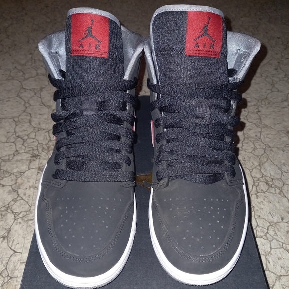 Jordan 1 Mid Bred 2019 - Picture 2 of 4